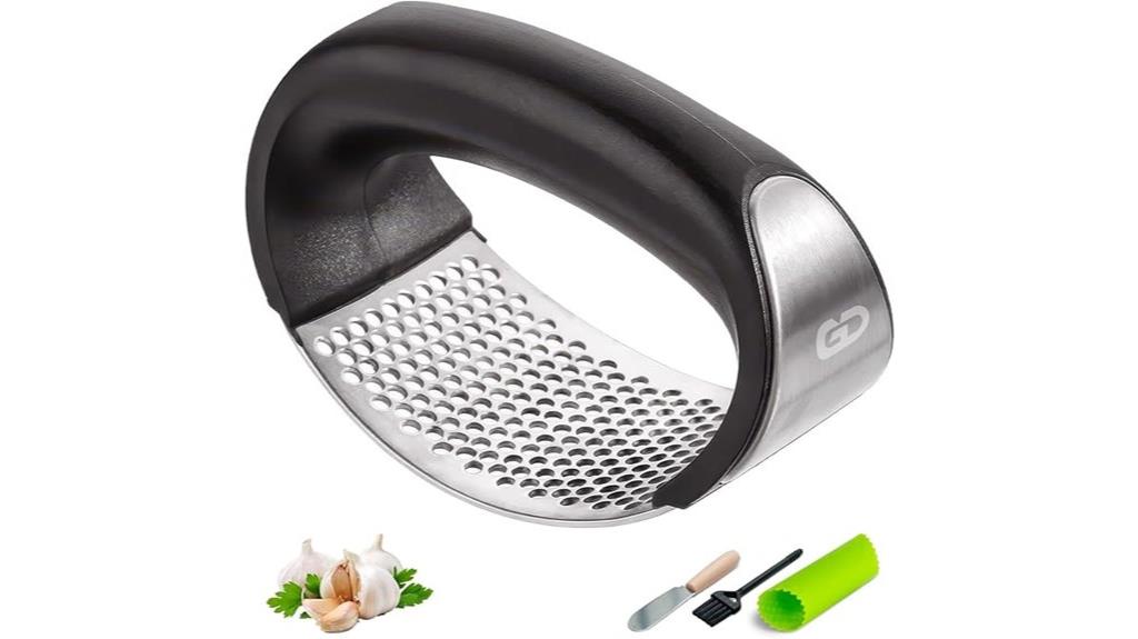 garlic press with accessories
